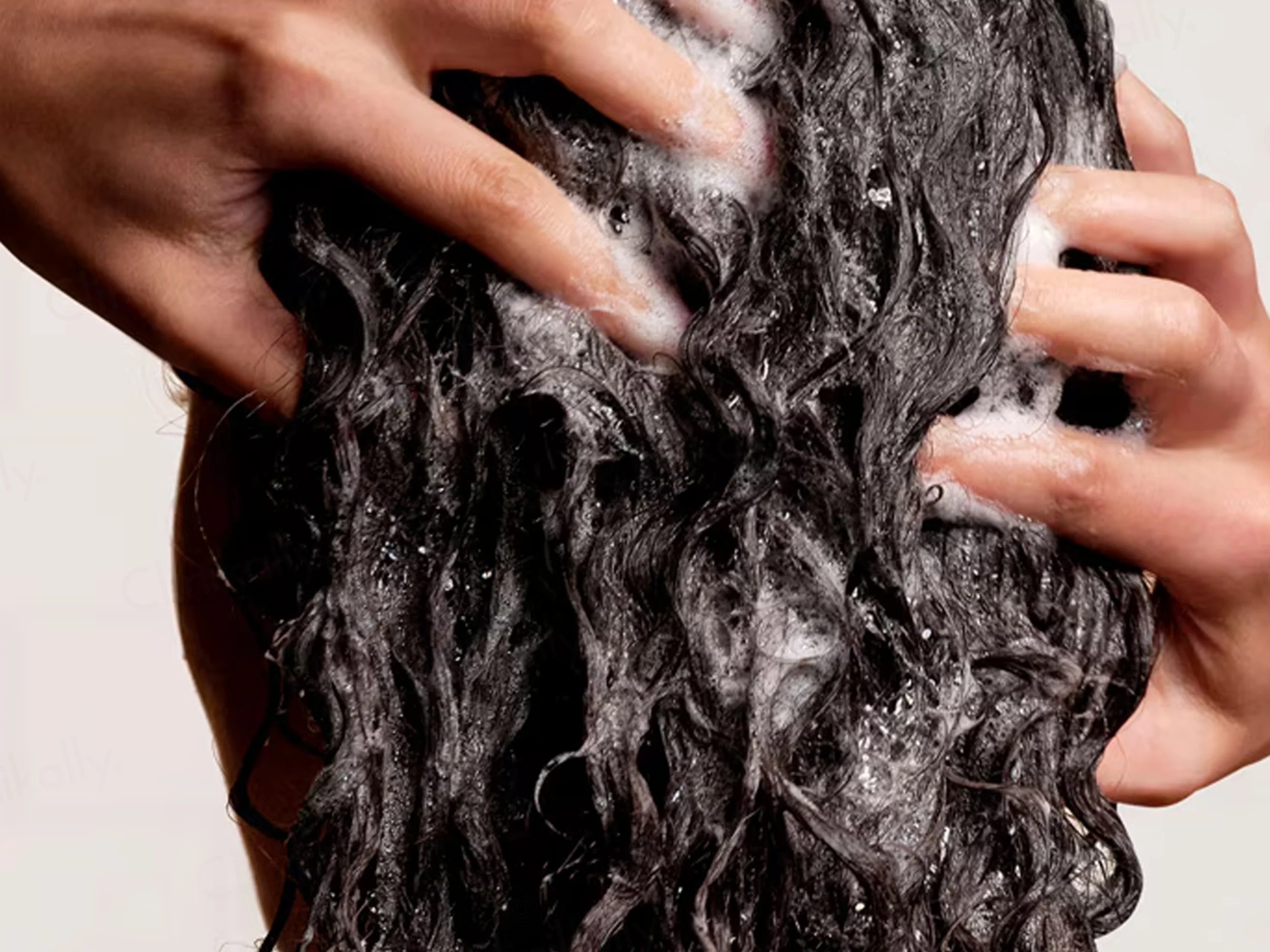 Aveda Botanical Repair Strengthening Shampoo - Image 4