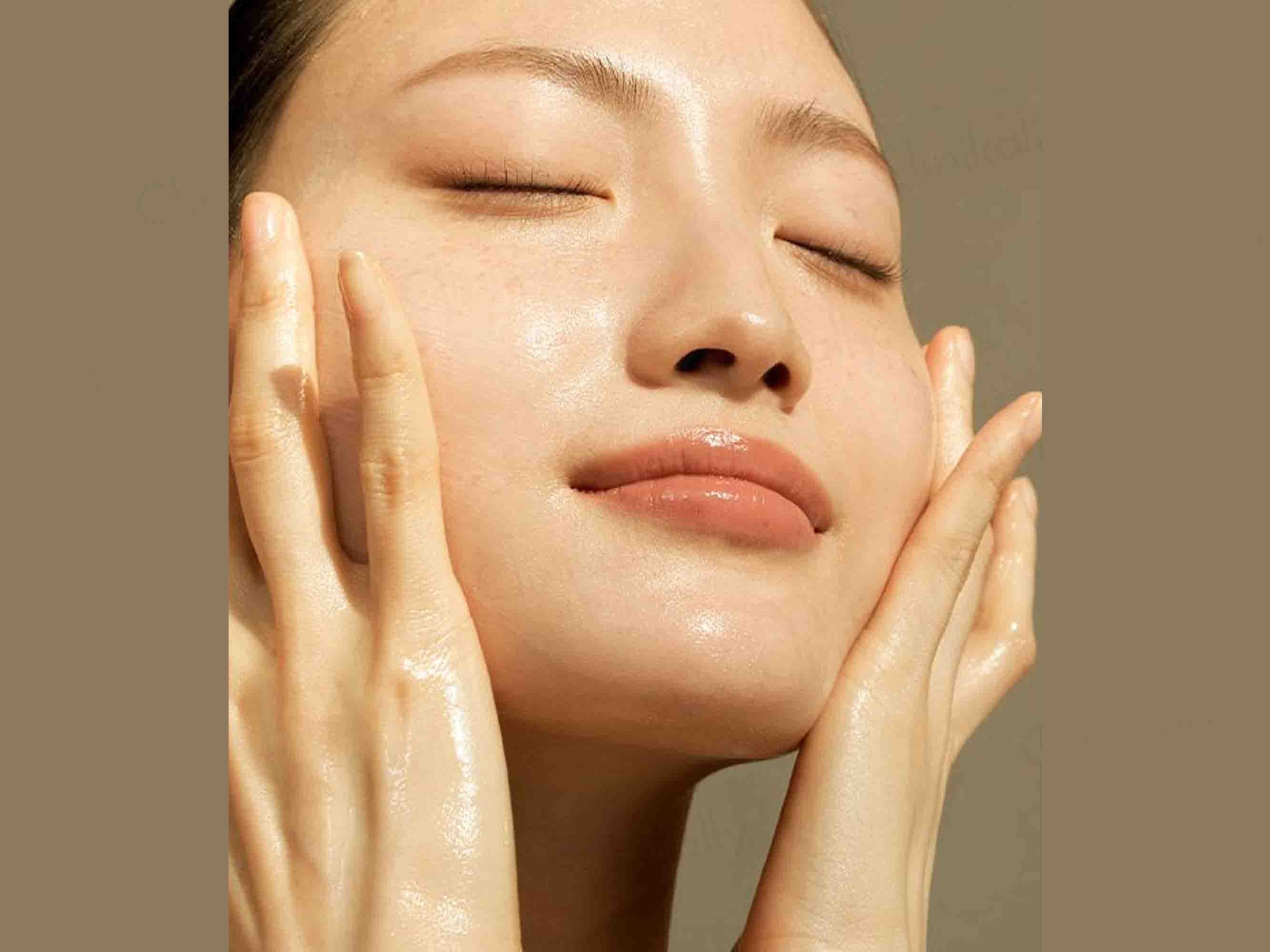 Klairs Gentle Black Fresh Cleansing Oil - Image 4