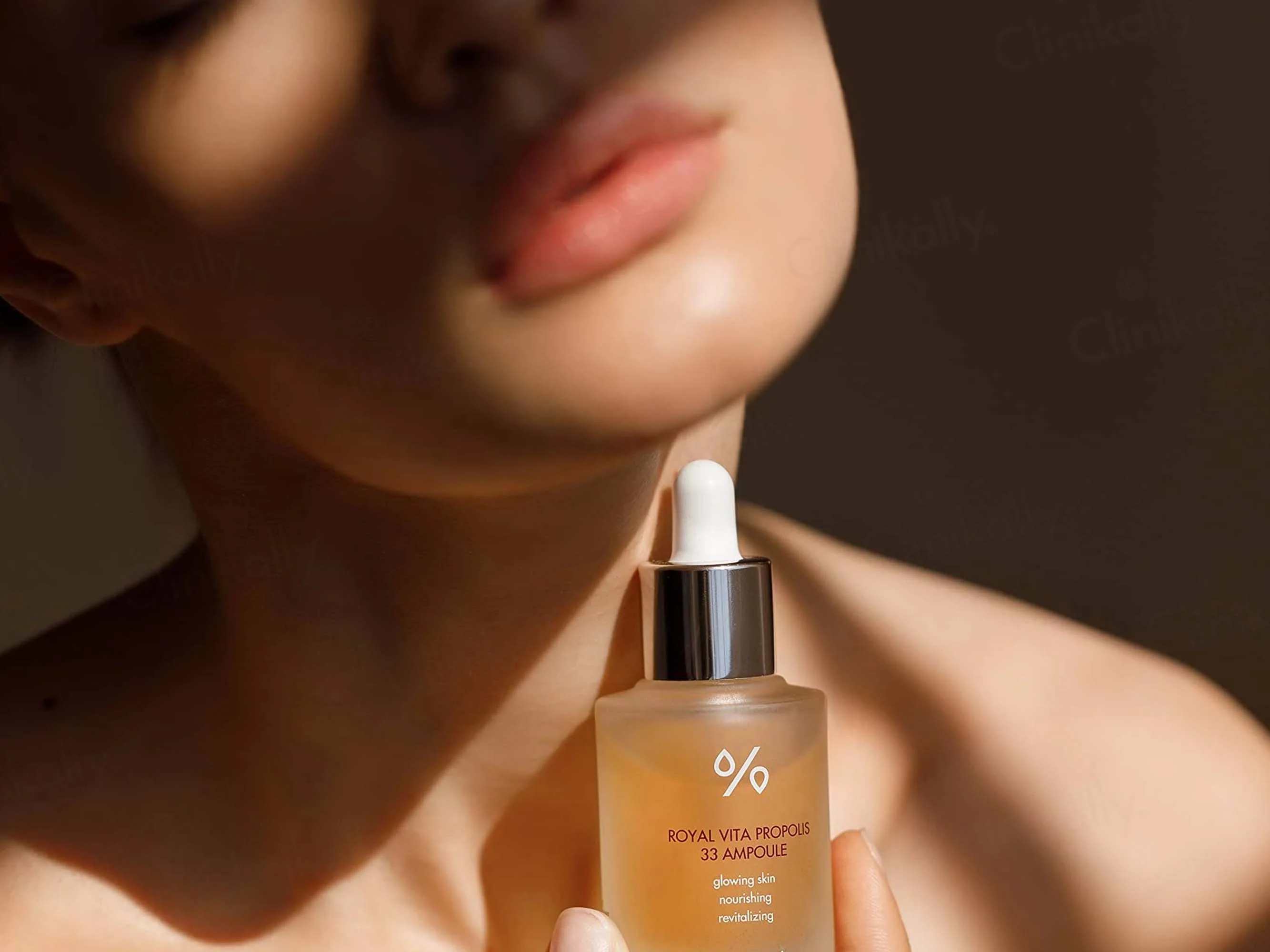 Dr. Ceuracle Royal Vita Propolis 33 Ampoule - Image 4
