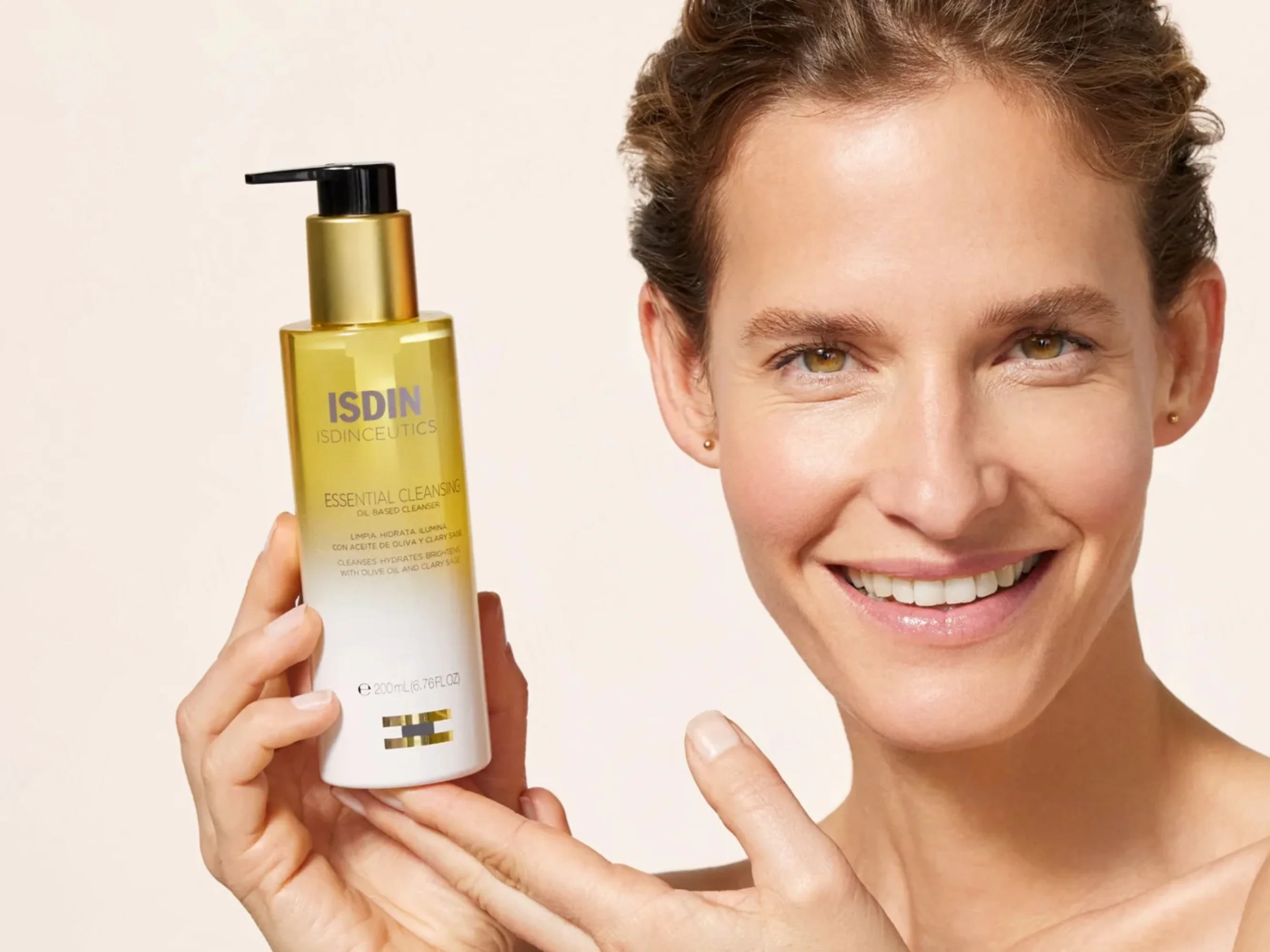 ISDIN Essential Cleansing Oil-Based Cleanser - Image 2
