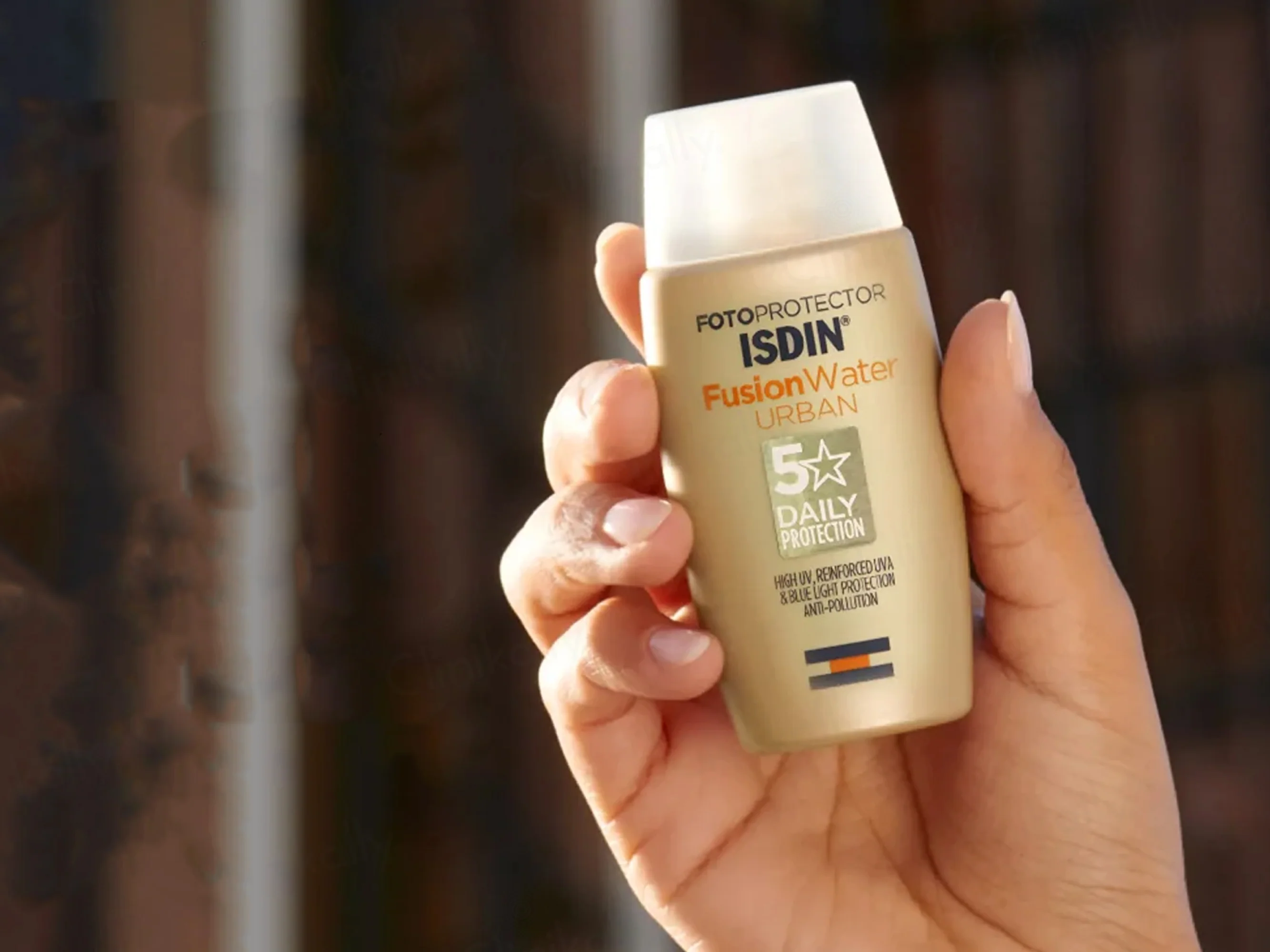 ISDIN Fotoprotector Fusion Water Urban Sunscreen SPF 30 PA++++ - Image 3