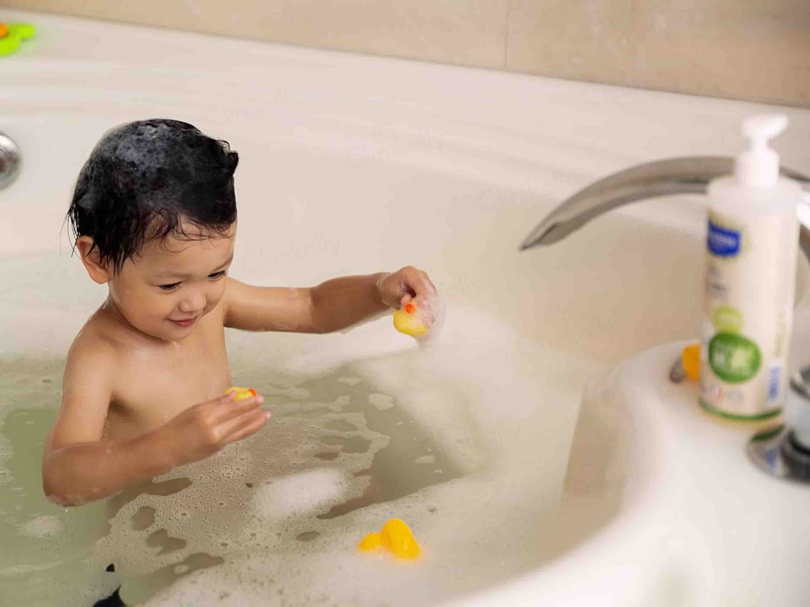 Mustela Hair & Body Cleansing Gel - Image 4