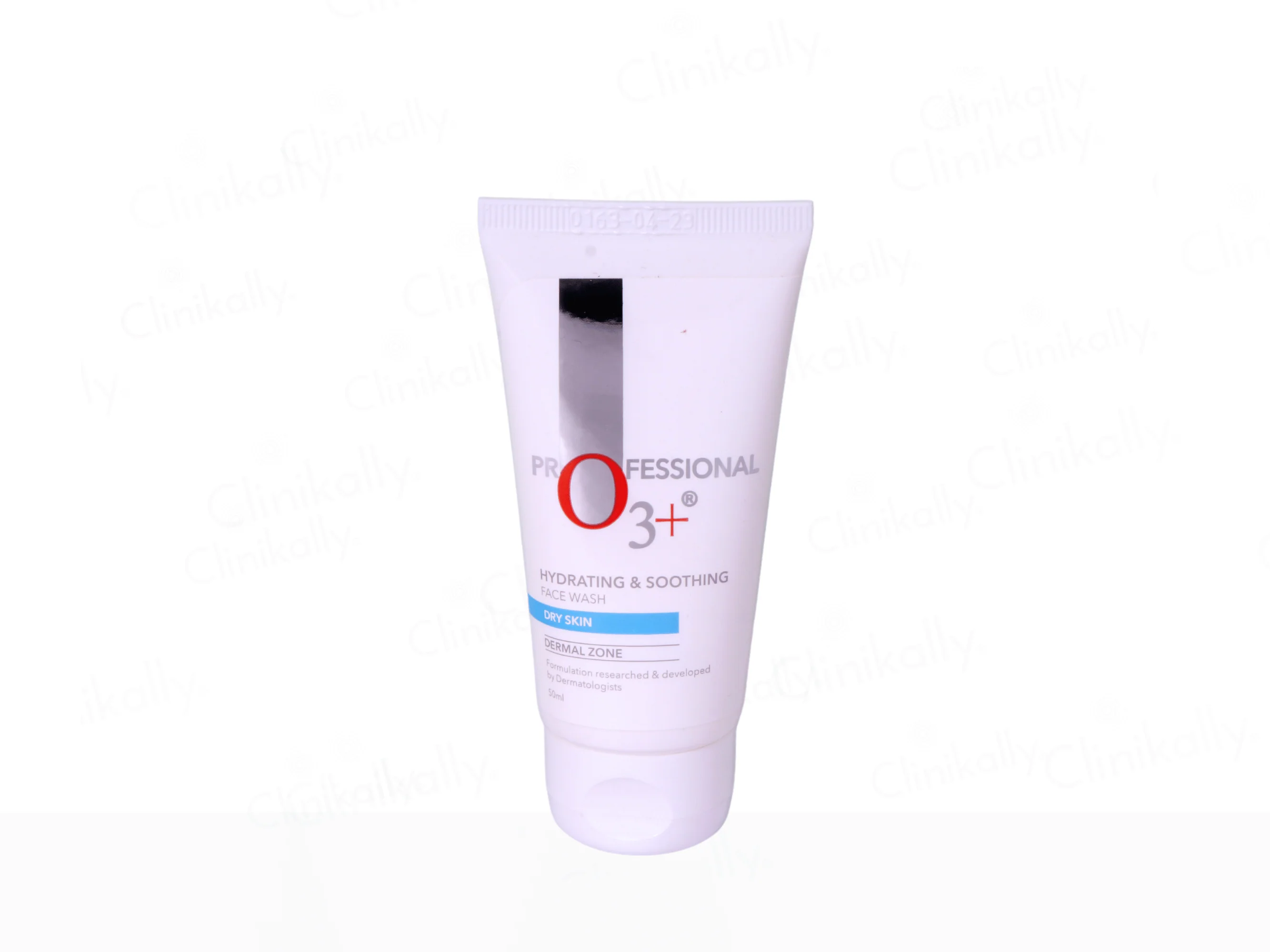 O3+ Hydrating & Soothing Face Wash for Dry Skin - Image 3