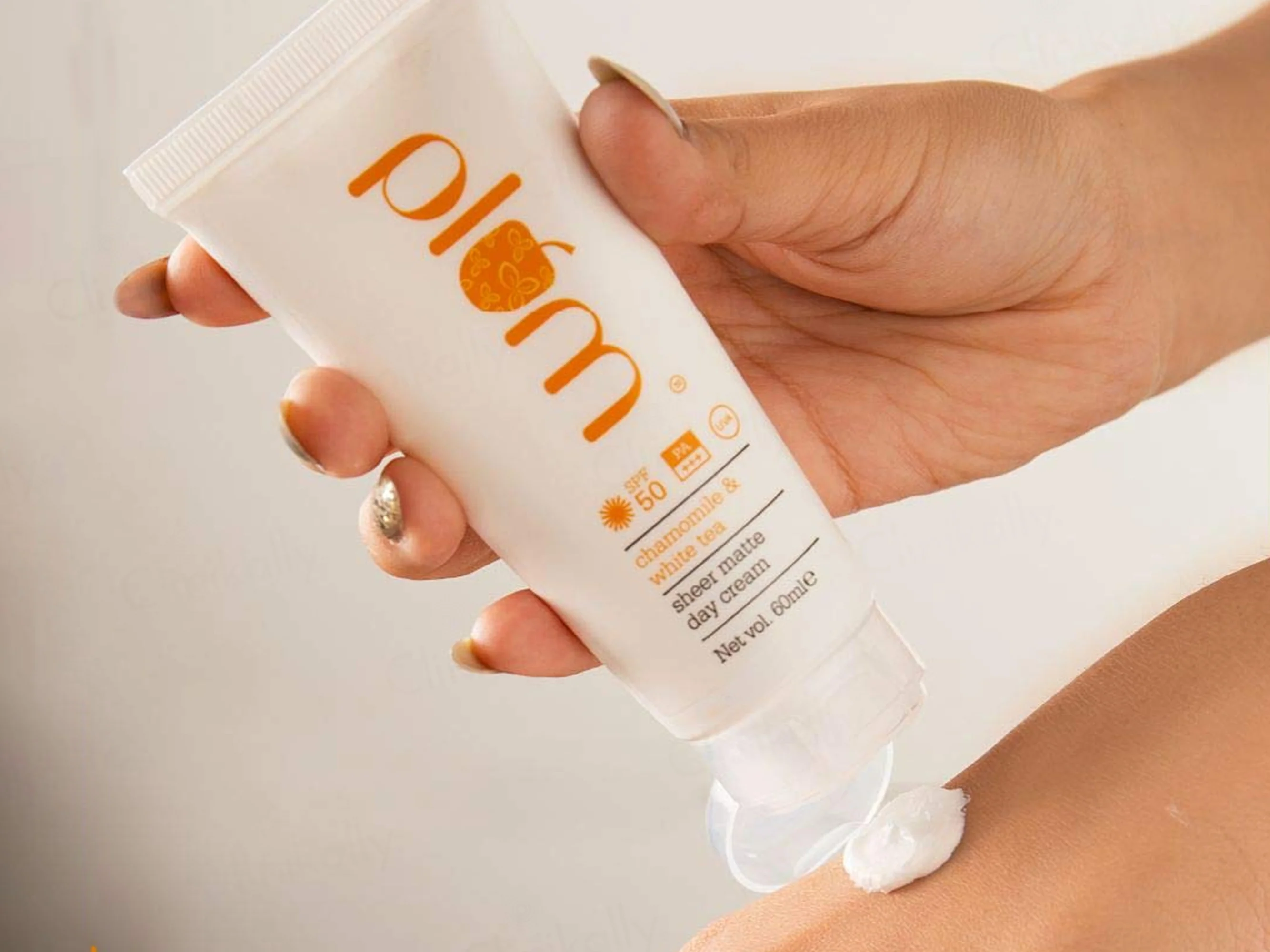 Plum Chamomile & White Tea Sheer Matte Day Cream Sunscreen SPF 50 PA+++ - Image 3